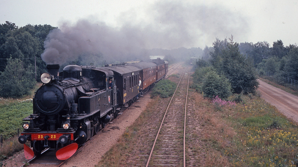 Klippans veteranjärvägs tåg passerar Rynke på 1980-talet Foto: Holger Gabrielsson