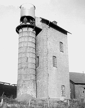Vattentornet 1926 vid Järnvägsstationen Foto: Blomgrens bildarkiv