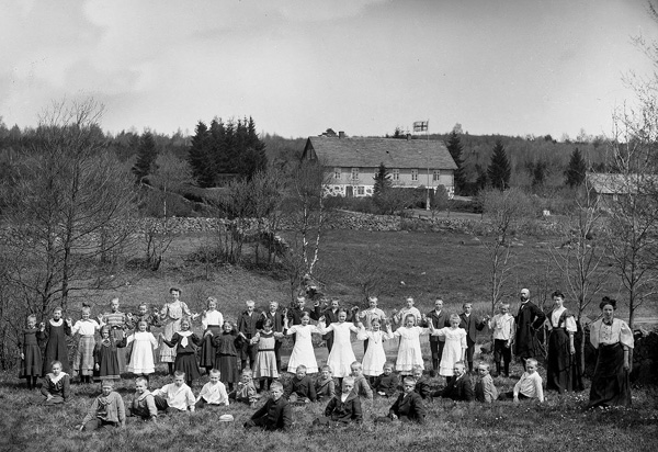 Hylstofta skola och barn 1911 Foto: Axel Blomgren